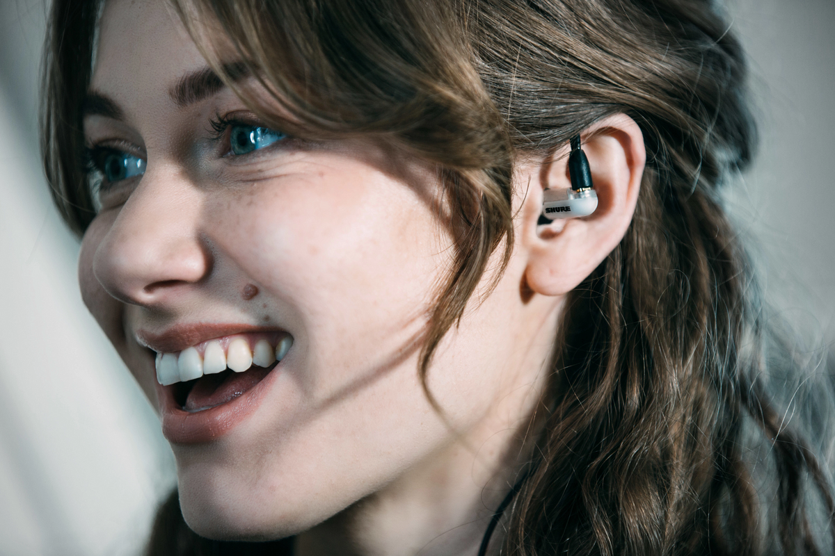 What are the Key Differences Between Earphones and Headphones? Shure