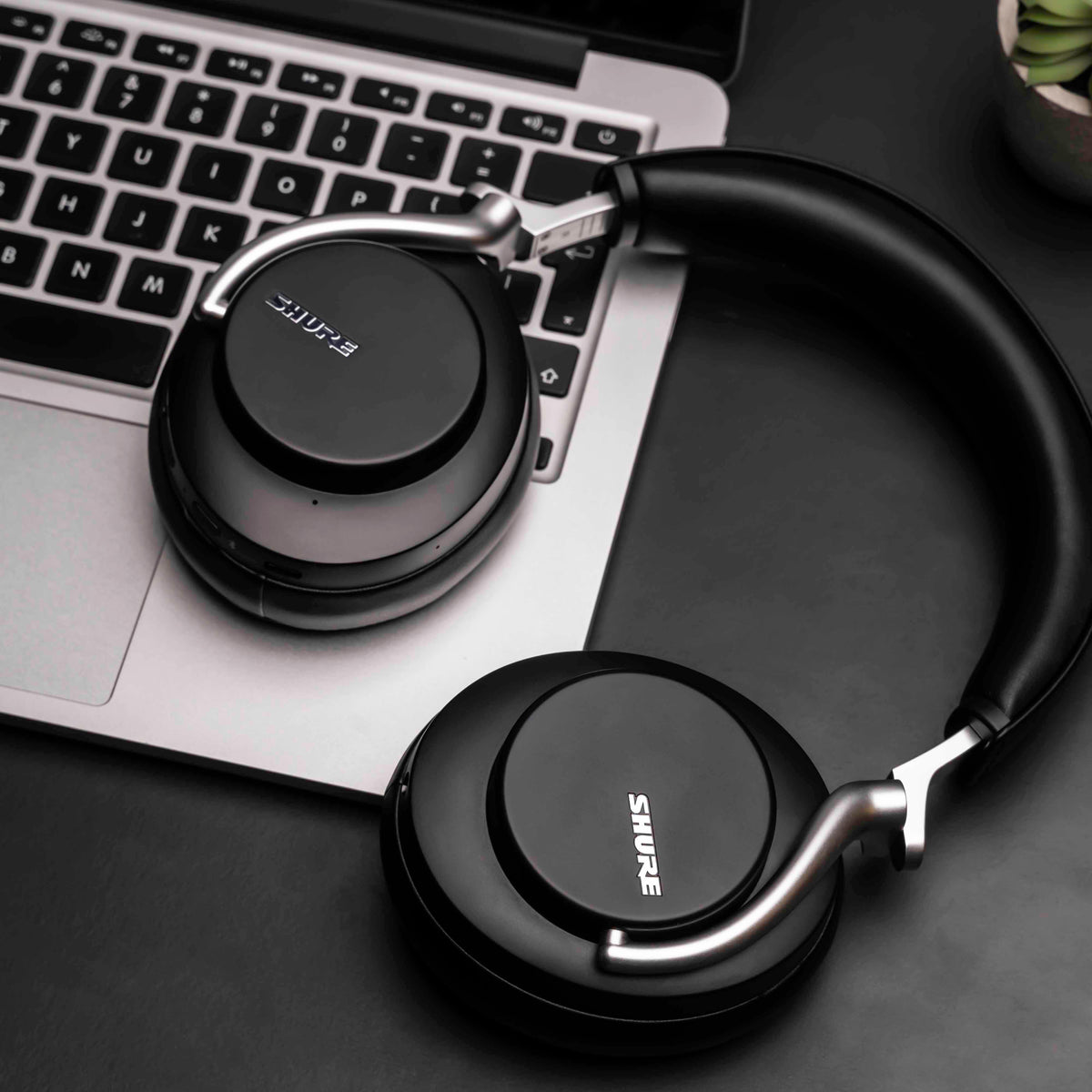 Professional Wireless & Wired Headphones Shure Singapore